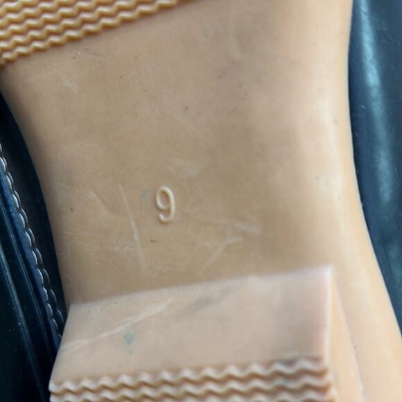 Serra Navy/Gray Thinsulate Boots in Size 9. EUC. Zippers on Insides. - Picture 5 of 5